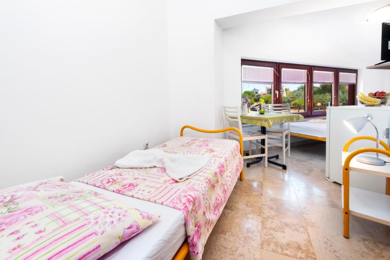 Near Beach And Rovinj Center 4 Apartment ภายนอก รูปภาพ